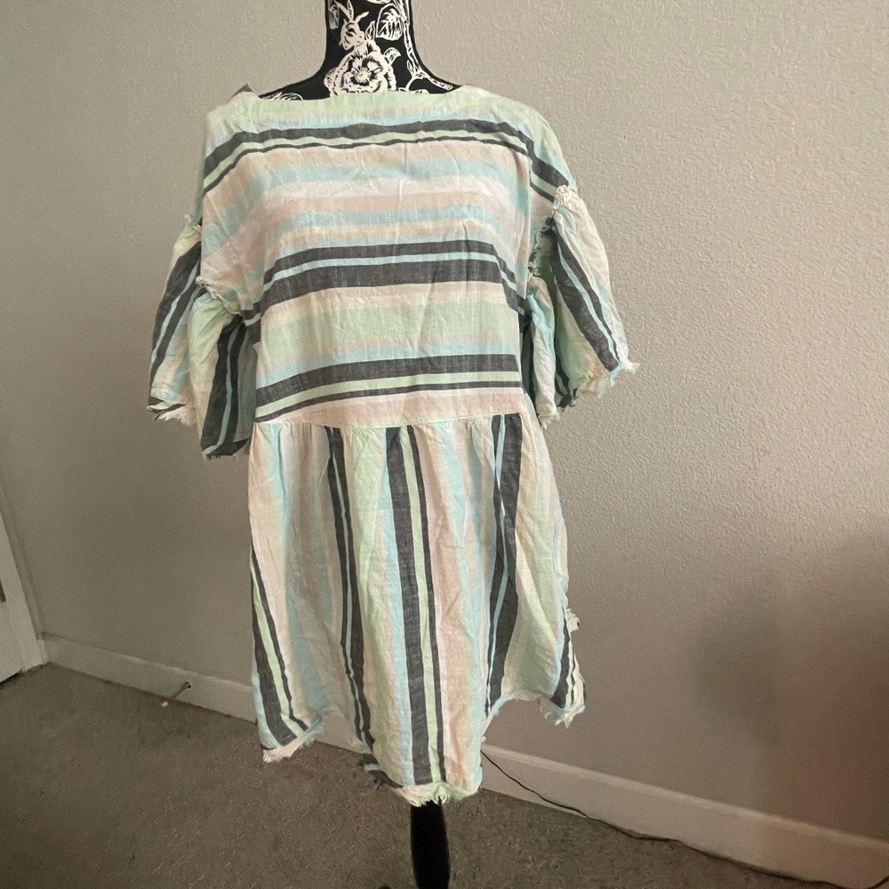Multi color top. Size Small